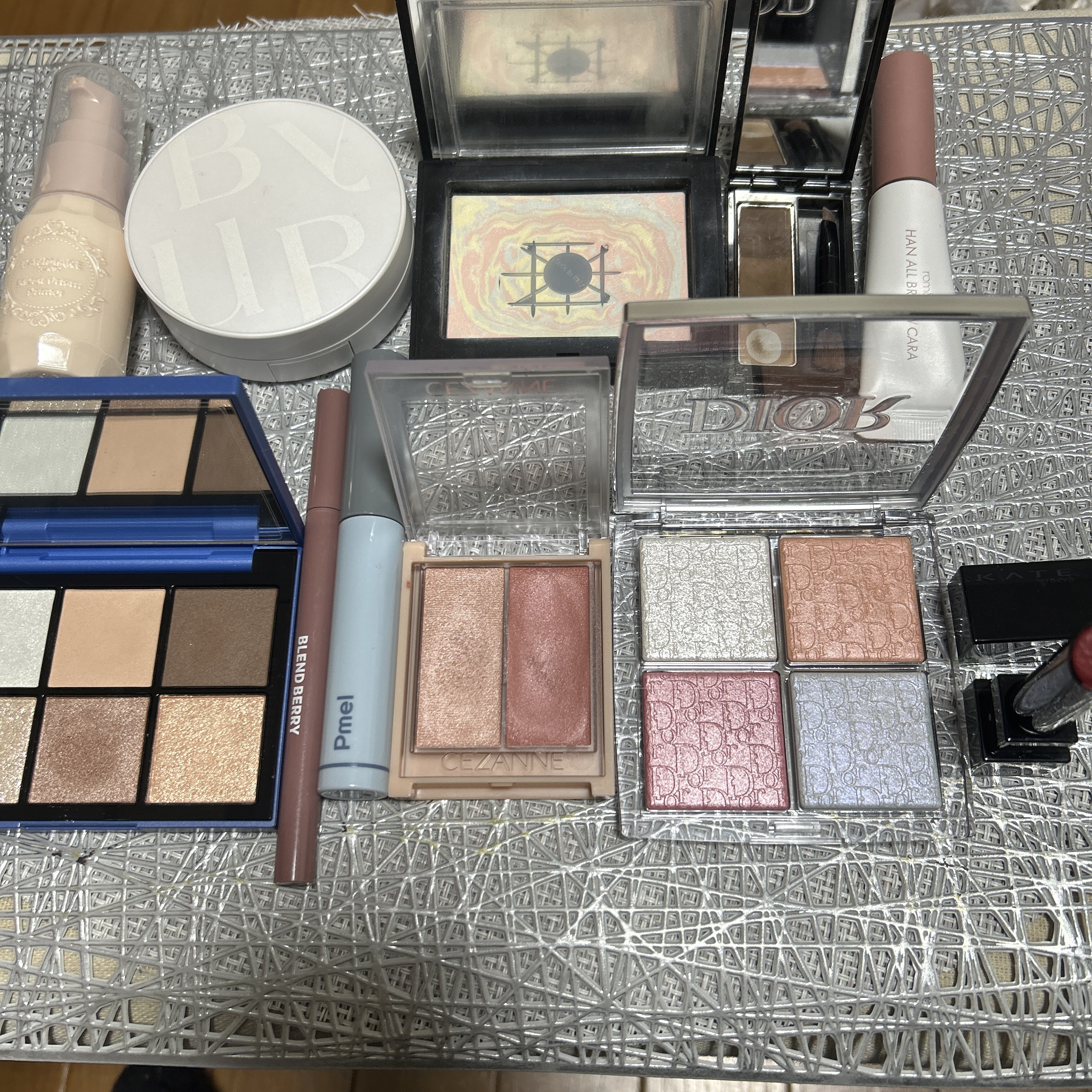 ケイト デザイニングアイブロウ3D/KATE/パウダーアイブロウを使ったクチコミ（2枚目）