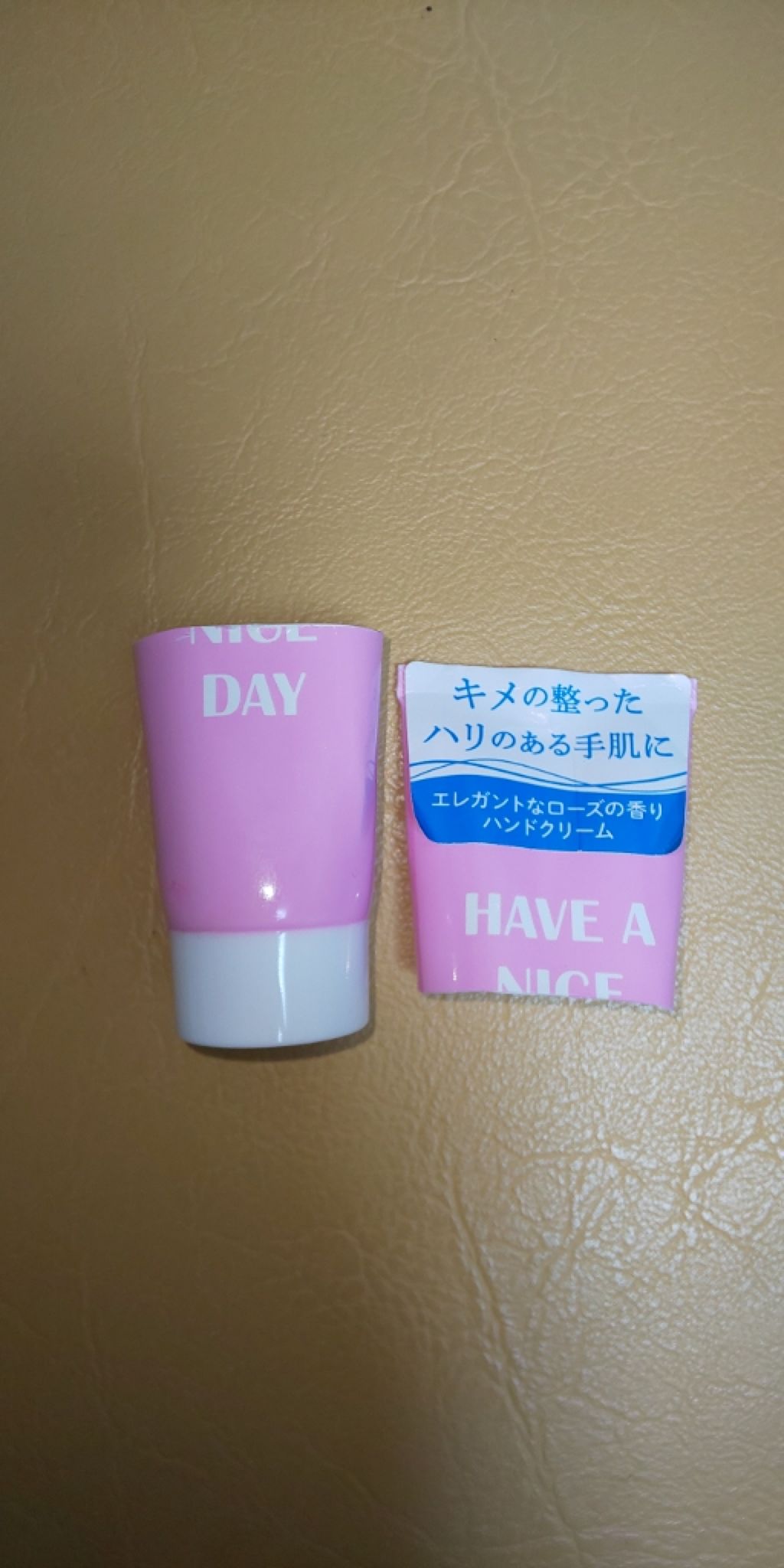 ガールズトレンド研究所 アロマハンドクリームD/DAISO/ハンドクリームを使ったクチコミ(2枚目)