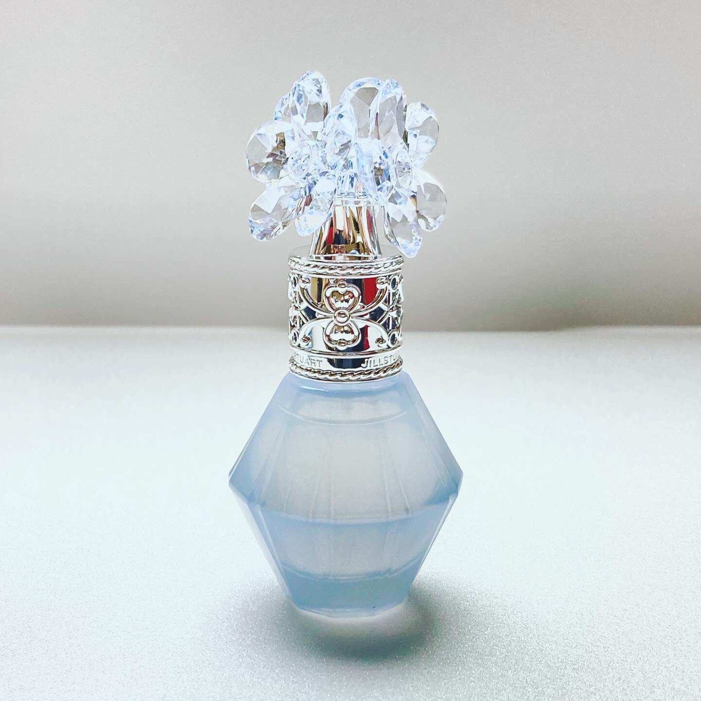 ジルスチュアート クリスタルブルーム サムシングピュアブルー  パフュームドヘアミスト/JILL STUART/香水(レディース)を使ったクチコミ（2枚目）