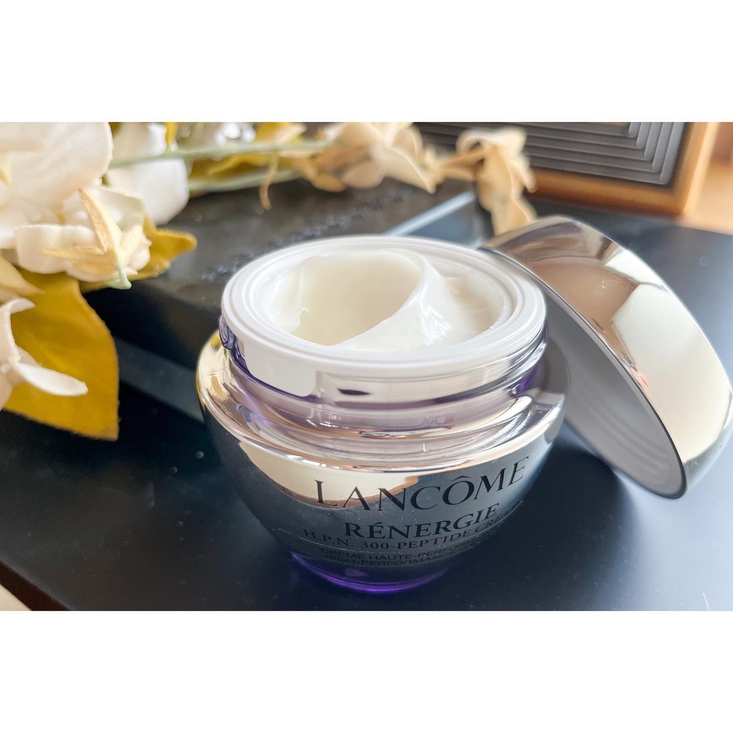 最近色々と試してみているランコム✨
こちらは肌の「ゆるみ」にアプローチしてくれるクリーム🙋‍♀️

==================
ランコム
レネルジー HPN クリーム
50ml  19,800円（税込）
============