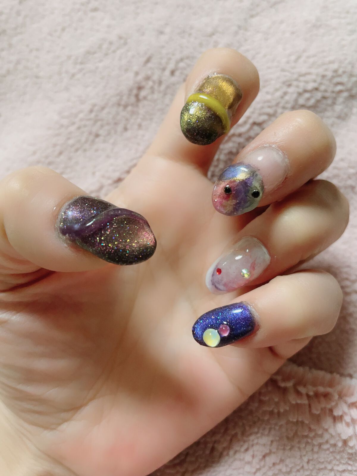 Nico on LIPS 「あまり変わってないですが、ラメ入りのマグネットに変更〜。ツート..」(1枚目)