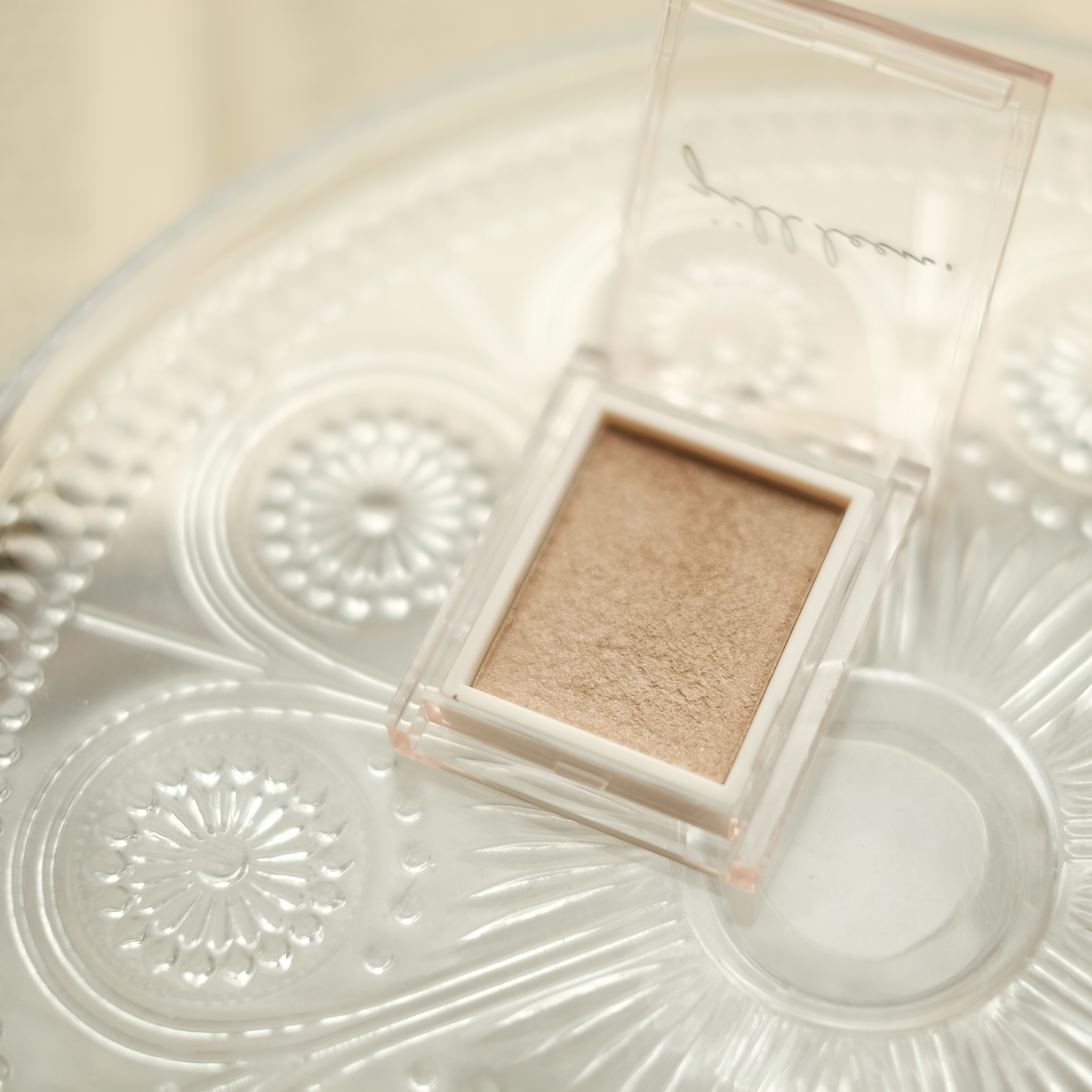 jill leen. シングルムースアイシャドウ 104 クリームラテ/jill leen./単色アイシャドウを使ったクチコミ（2枚目）