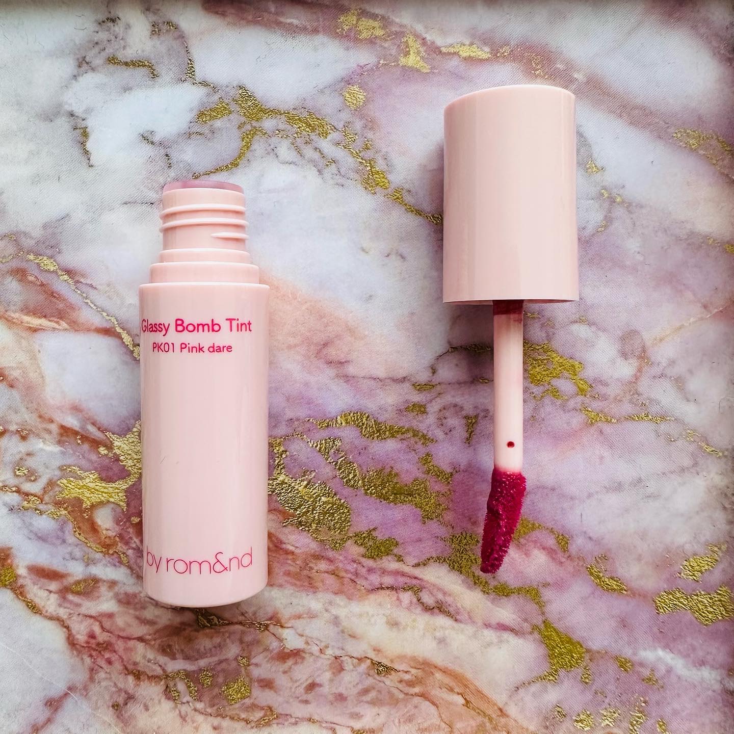 💄アンドバイロムアンド
Glassy Bomb Tint(グラッシーボムティント)
PK01 Pink dare(ピンクデアー)
神のお恵み🎁
💄
rom&nd×ローソン🤍💙
今回も神のお恵みが🥹❤️‍🔥

PK01 Pink