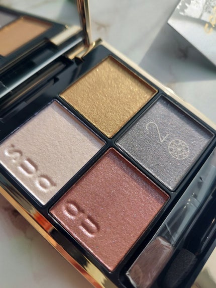 シグニチャー カラー アイズ/SUQQU/アイシャドウパレットを使ったクチコミ(2枚目)