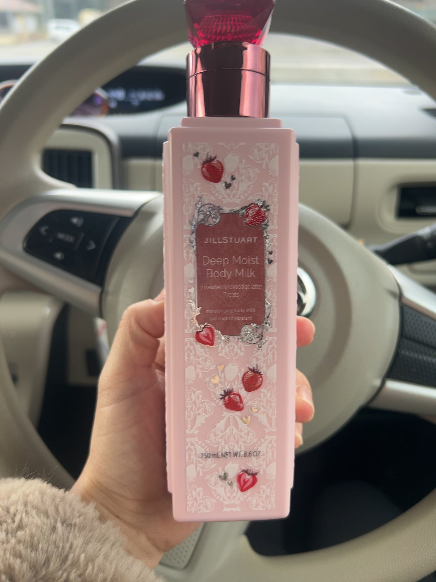 ジルスチュアート ディープモイストボディミルク ストロベリー ショコララテ トリーツ/JILL STUART/ボディミルクを使ったクチコミ(1枚目)