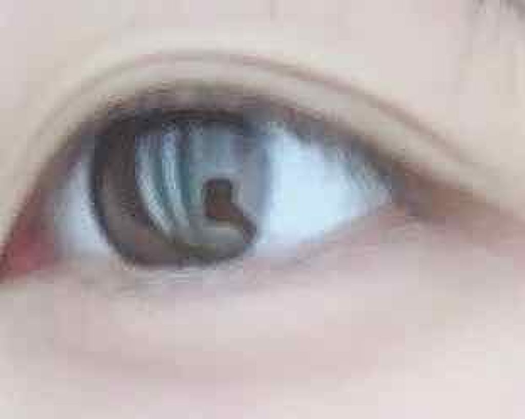 coral_make_h442 on LIPS 「#みんなに質問二重幅どうやって広げてますか?!広げようとすると..」(1枚目)