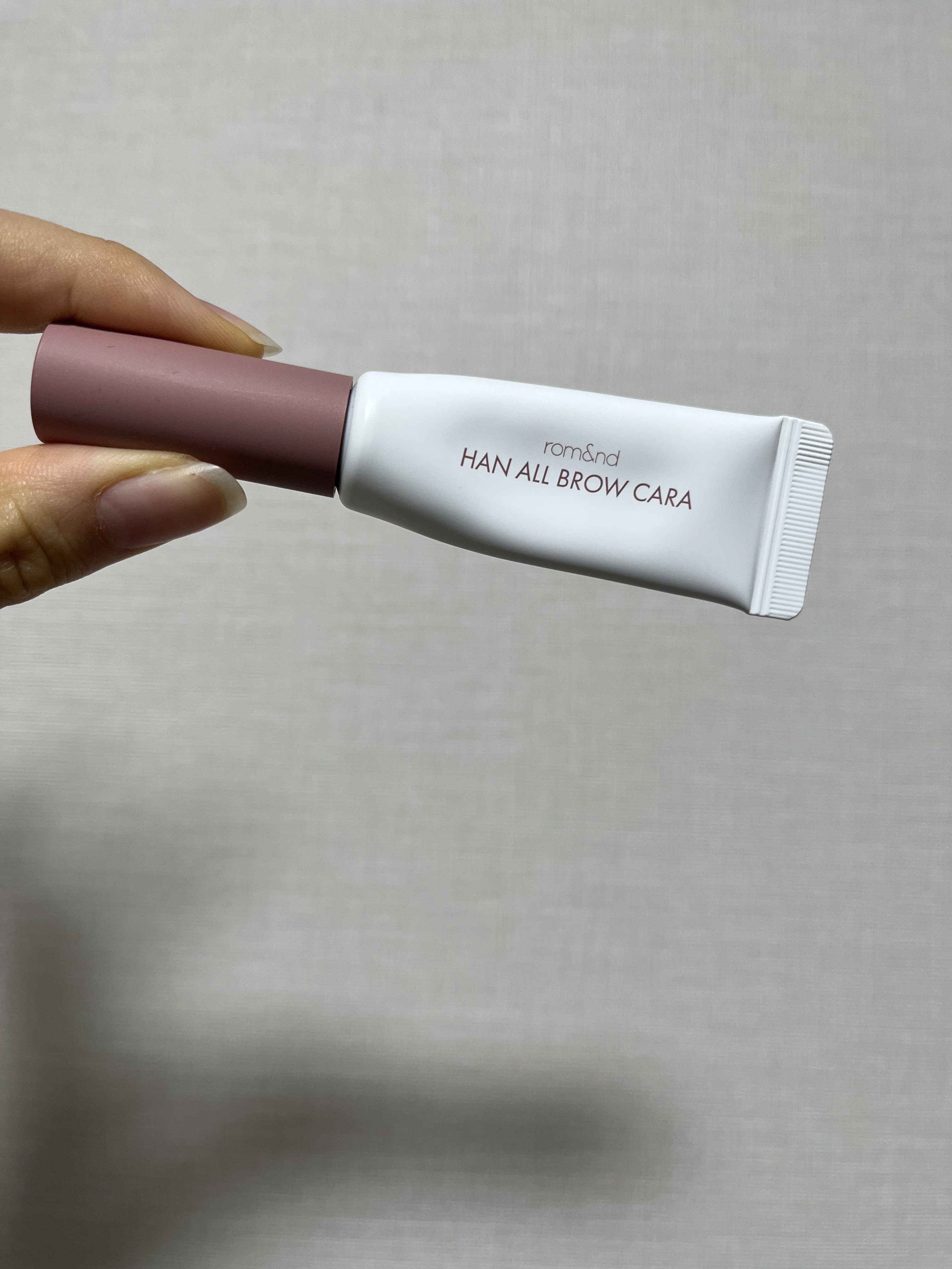 rom&nd
ハンオールブロウカラ05ダスキーローズ
¥1,210


知らない人がいないのではないかというレベルで人気とこの商品！
色味が本当に良くて感動です😭


しっかりと眉毛を染めたい人に激推しです！
ベタベタになることがなく、地