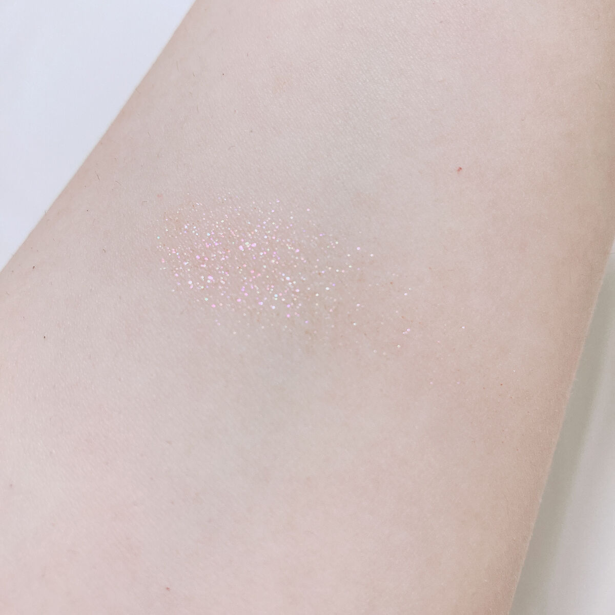  シアー グリッターアイズ 03 ダズリングガール(DAZZLING GIRL)/KiSS/単色アイシャドウを使ったクチコミ（3枚目）