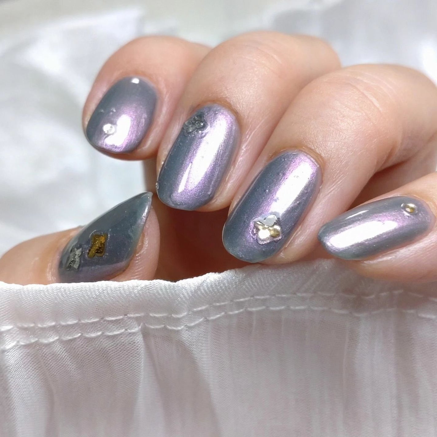 ミルクティ on LIPS 「✴✴シリラネイルポリッシュ820#ビジョン💜2度塗りしています..」(4枚目)