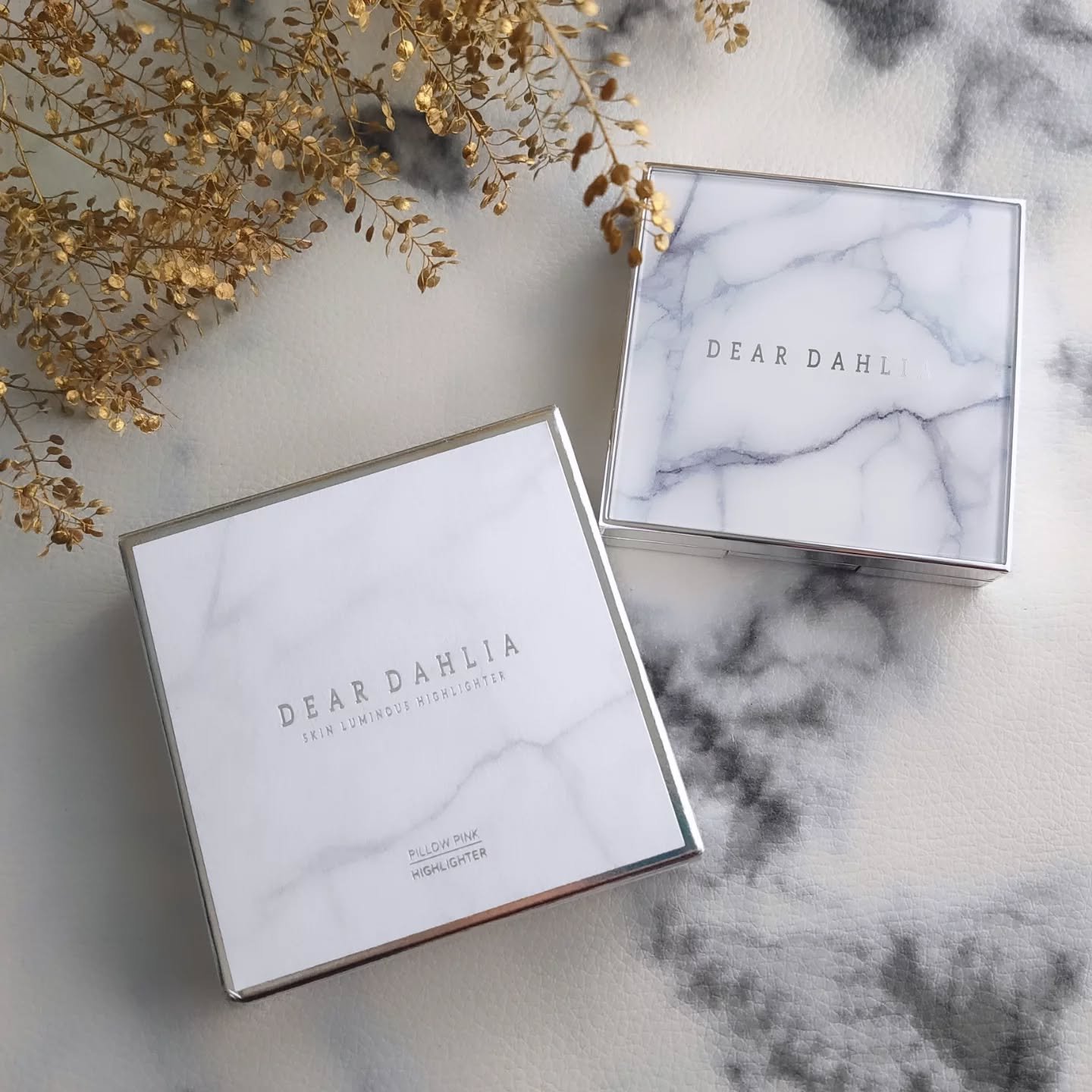 スキンルミナスハイライター/DEAR DAHLIA/パウダーハイライトを使ったクチコミ（2枚目）