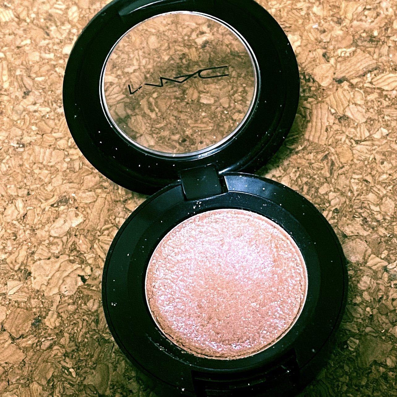 ダズルシャドウ/M・A・C/単色アイシャドウを使ったクチコミ（2枚目）