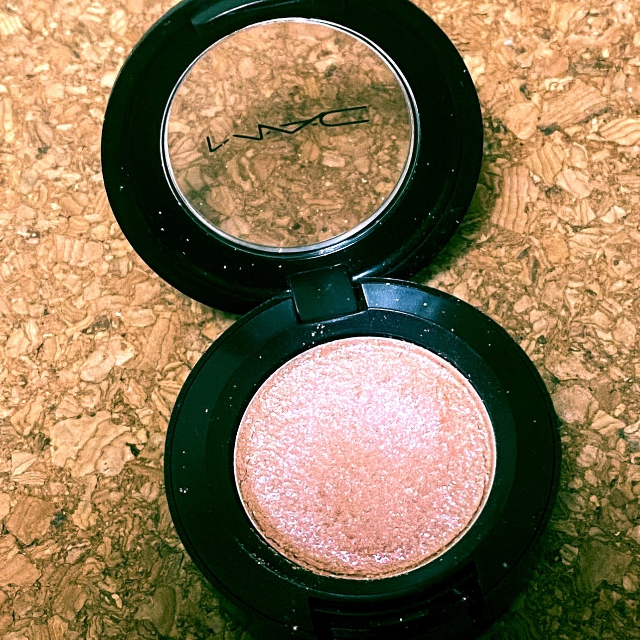 ダズルシャドウ/M・A・C/単色アイシャドウを使ったクチコミ(2枚目)