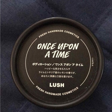  ワンス アポン ア タイム
【LUSH  ボディローション】
使い方
適量を取り、潤したい部分にマッサージするように馴染ませてください。全身OK🤩

乾燥した空気に負けない保湿効果抜群のボディローショ