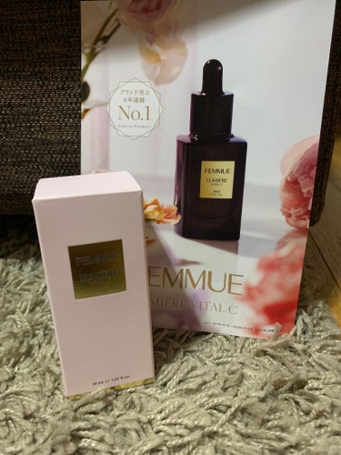 FEMMUE　
ルミエール ヴァイタルC　30mL


使用方法は
化粧水のあと3.4滴馴染ませるだけ！✨

保湿されてる感じなのにべたづかずに
すぐ浸透されていく感じでした⭐️

