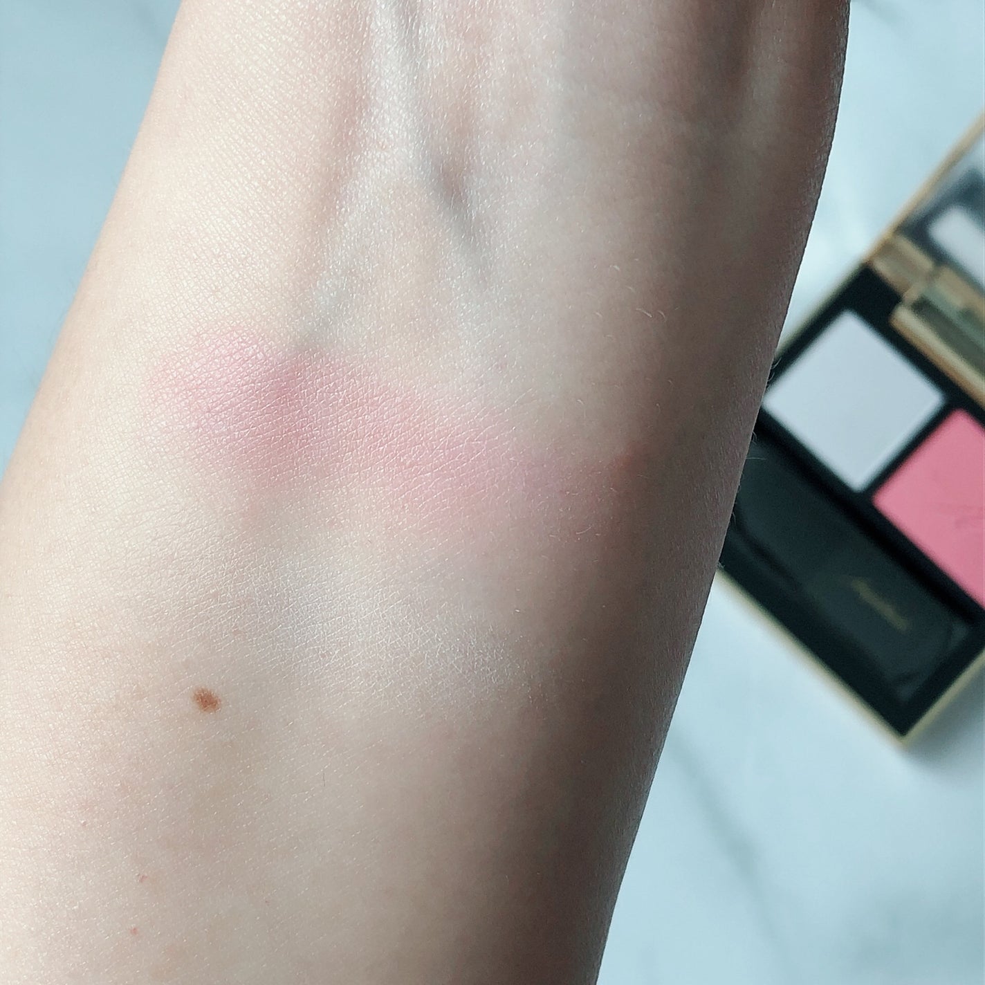 コンスピキュアス マットチークス/Amplitude/パウダーチークを使ったクチコミ(5枚目)