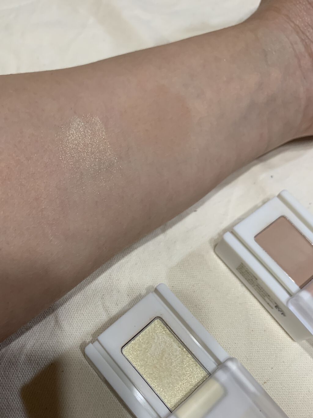 麻雀アイシャドウ 六索【ローソウ】ミルキーパール/和粧/単色アイシャドウを使ったクチコミ（1枚目）