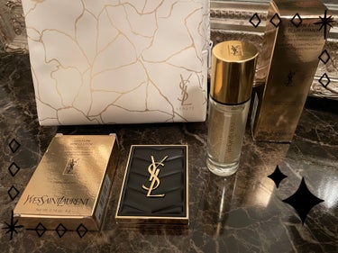 YVES SAINT LAURENT BEAUTE

✨ラディアント タッチ ブラープライマー
5年ぶりくらいに購入してみました。
毛穴なしのサラサラ肌に仕上がる買ってよかった！
このプライマーのおかげ