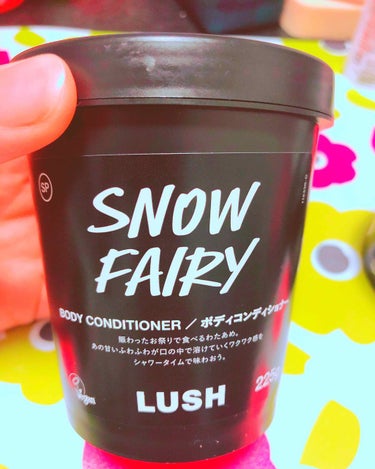 LUSH ボディコンディショナー
フェアリーキャンディ ボディコンディショナー

乾燥肌な私ですが最近寒くてボディークリームを塗るのが疎かになっていました。そこでお風呂場の中で水に濡れても使えるものが無