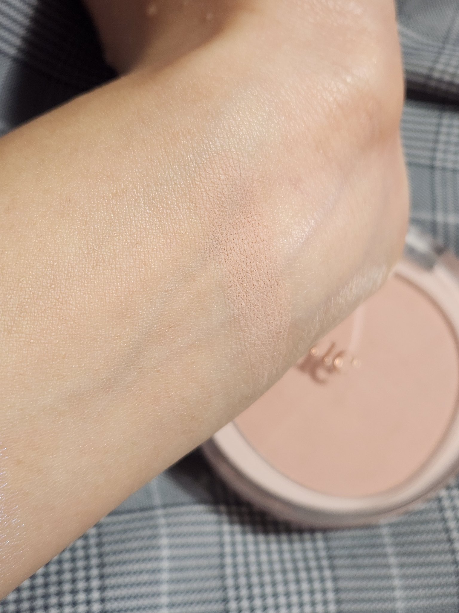 dasique ソフトブラーチークのクチコミ「これこそナチュラルピンク！dasique、ソフトブラーチーク、08ロージームード

粉もさらさ.....」（2枚目）