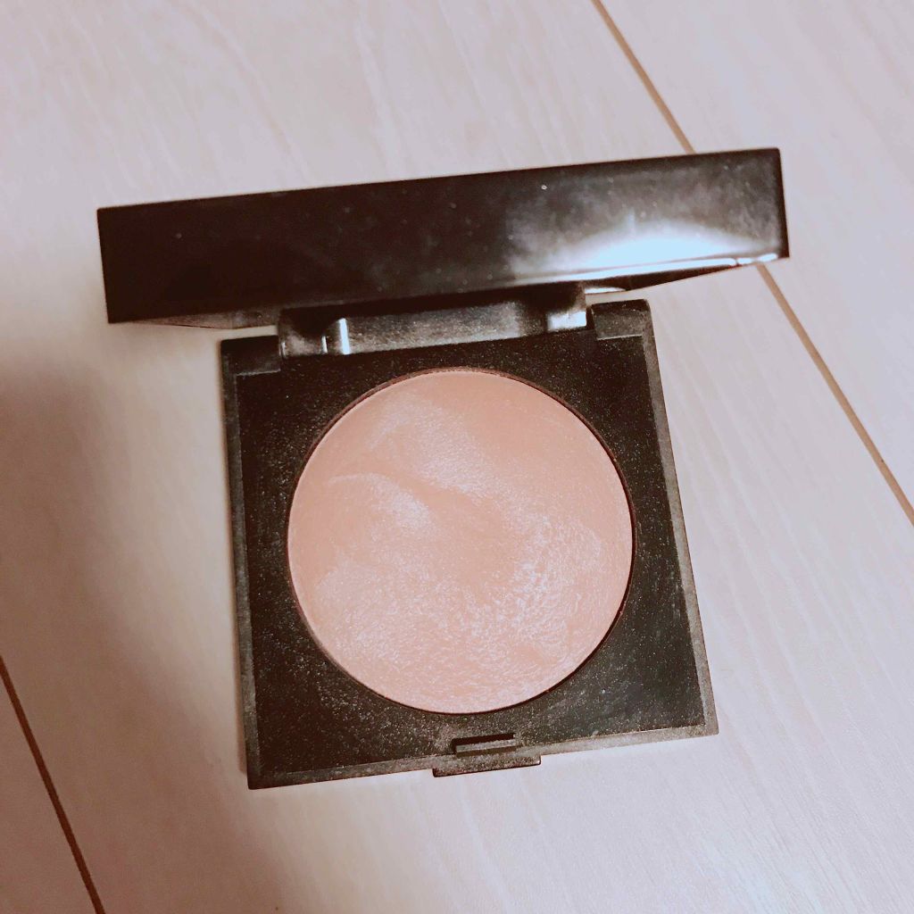 マットラディアンス ベイクドパウダー ハイライト01/ローラ メルシエ/パウダーハイライトを使ったクチコミ（1枚目）