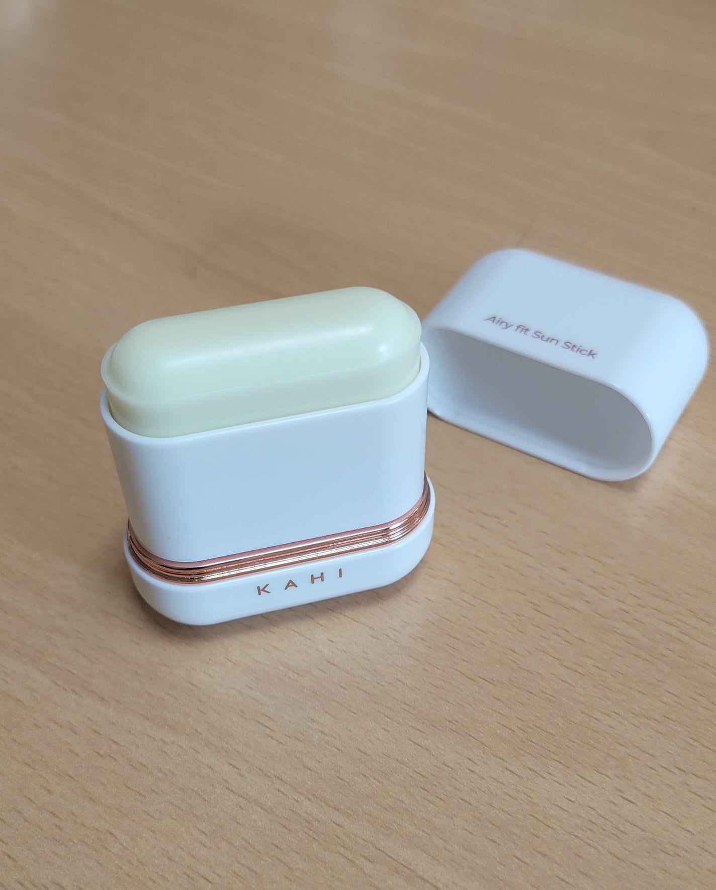 エアリーフィットサンスティック/KAHI/日焼け止めスティックを使ったクチコミ(2枚目)