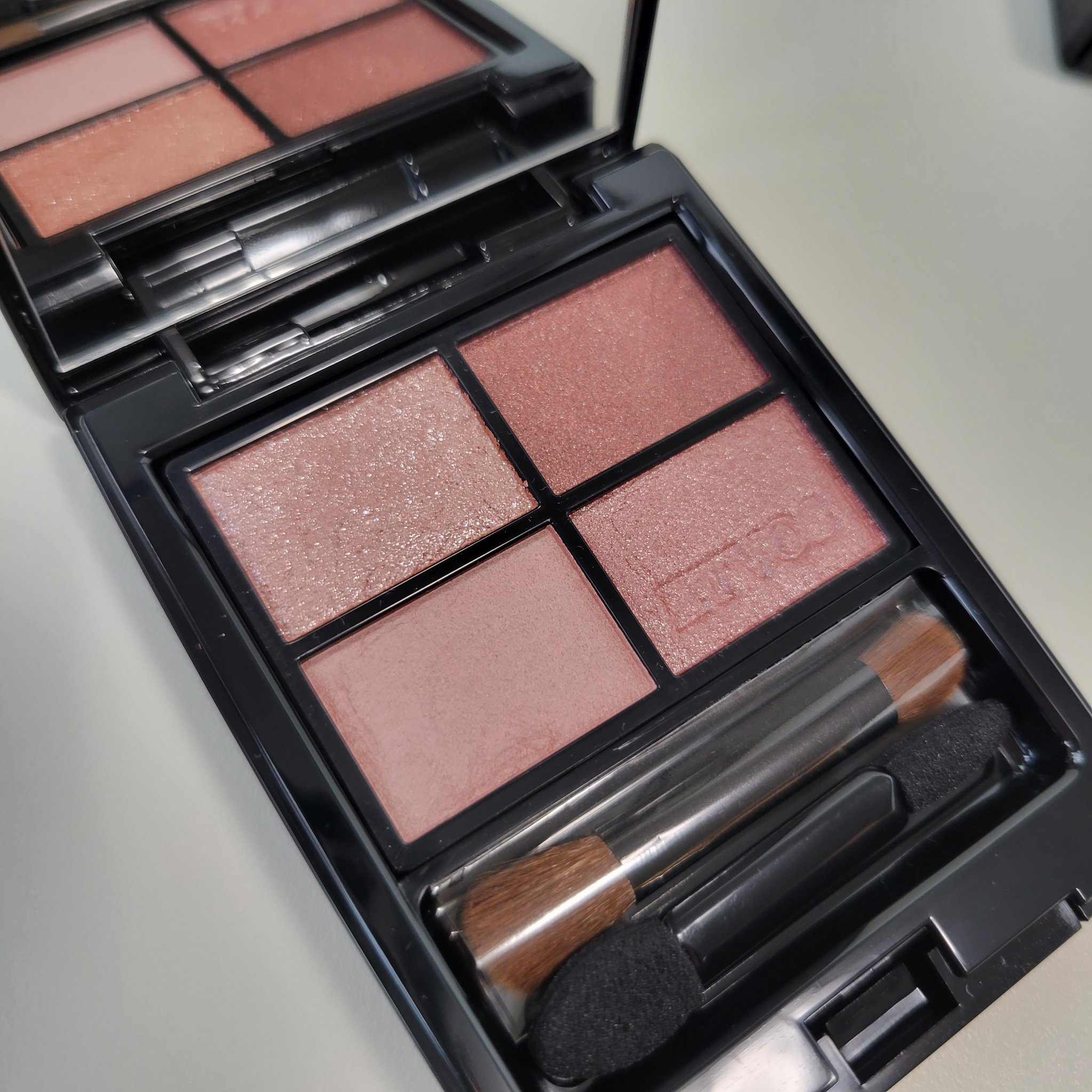 ミネラルクラッシィシャドー/エトヴォス/アイシャドウパレットを使ったクチコミ（2枚目）