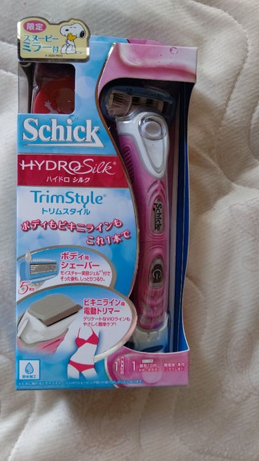 除毛クリームで失敗したので、こちらに移行しました。
Schick ハイドロシルク トリムスタイルです。
お値段はAmazonで900円くらいでした。定価は1000円以上するようです。

既に本体に刃がつ