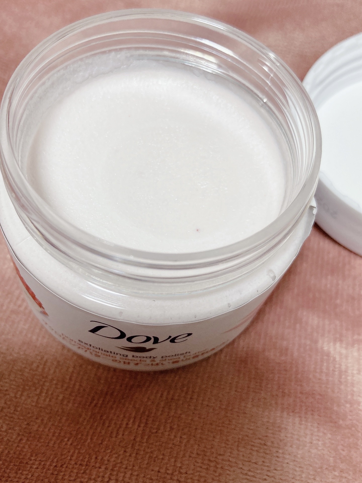 ダヴ ふわとろクリーミースクラブ ザクロ＆シアバター/ダヴ/ボディスクラブを使ったクチコミ（2枚目）