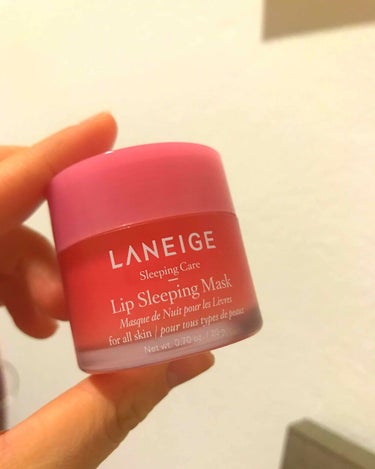 LANEIGE🦋
Lip sleeping mask💋
ストロベリー🍓の匂いの元祖？のものですね、韓国のYouTuberさんであげている方がいて気になったので購入しました〜！

私あんまりlipケアって