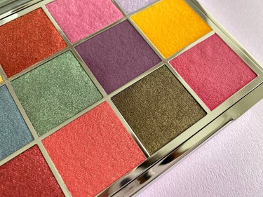 Prismic Eyeshadow Palette 18 Colours/BYREDO/パウダーアイシャドウを使ったクチコミ（3枚目）