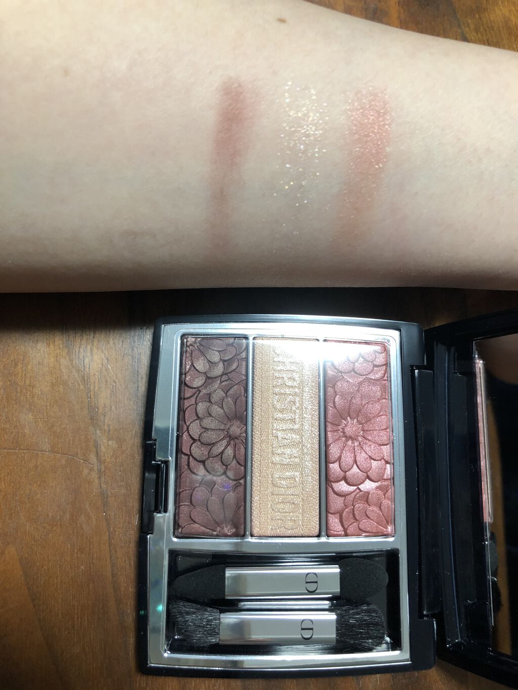 トリオ ブリック パレット＜ピュア グロウ＞/Dior/アイシャドウパレットを使ったクチコミ（3枚目）