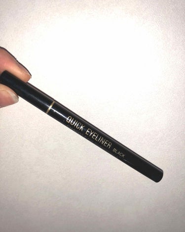 私が使っているのはブラックです！

こちらは筆が太めなので細く描くのは少し難しいと思います！

一重の方でたくさん塗る方はおすすめです！