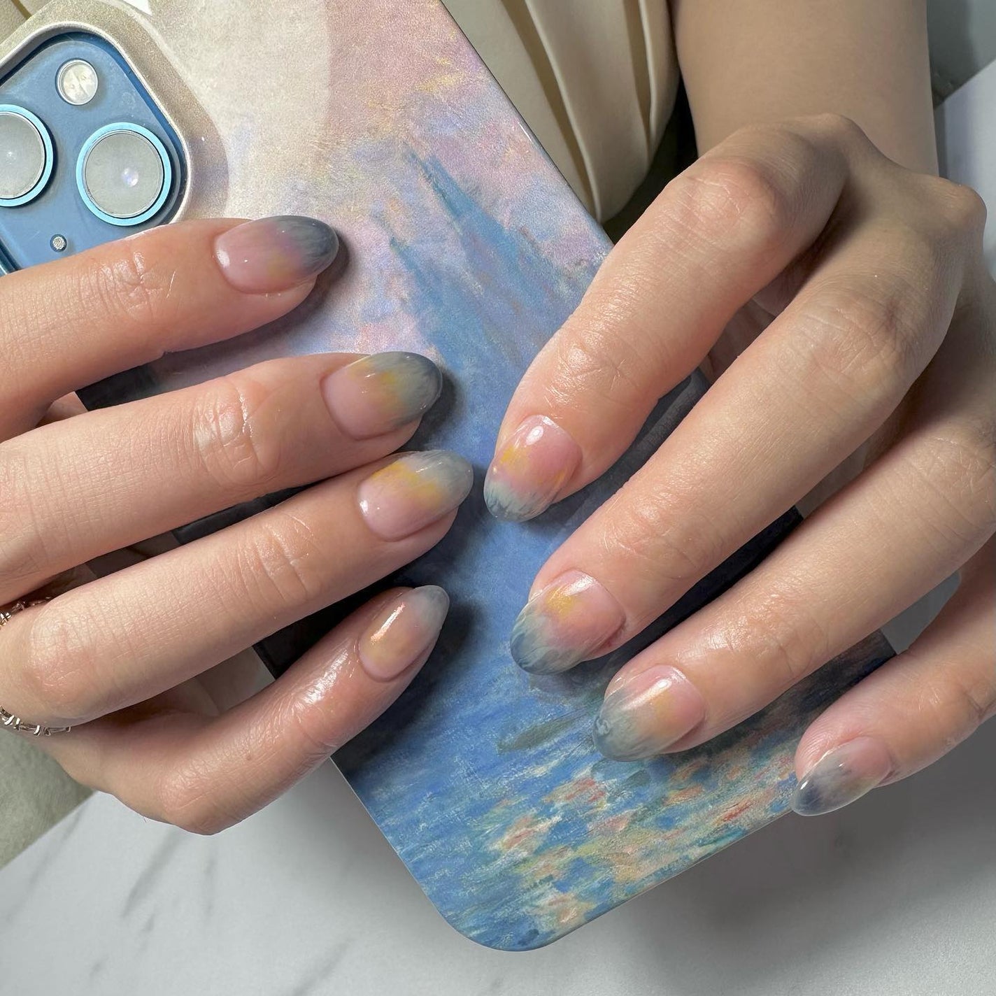 kanna on LIPS 「・・・𝔾𝕠𝕘𝕙𝕟𝕦𝕒𝕟𝕔𝕖🖼🖌🪻ゴッホの絵画のiPhoneケー..」(3枚目)