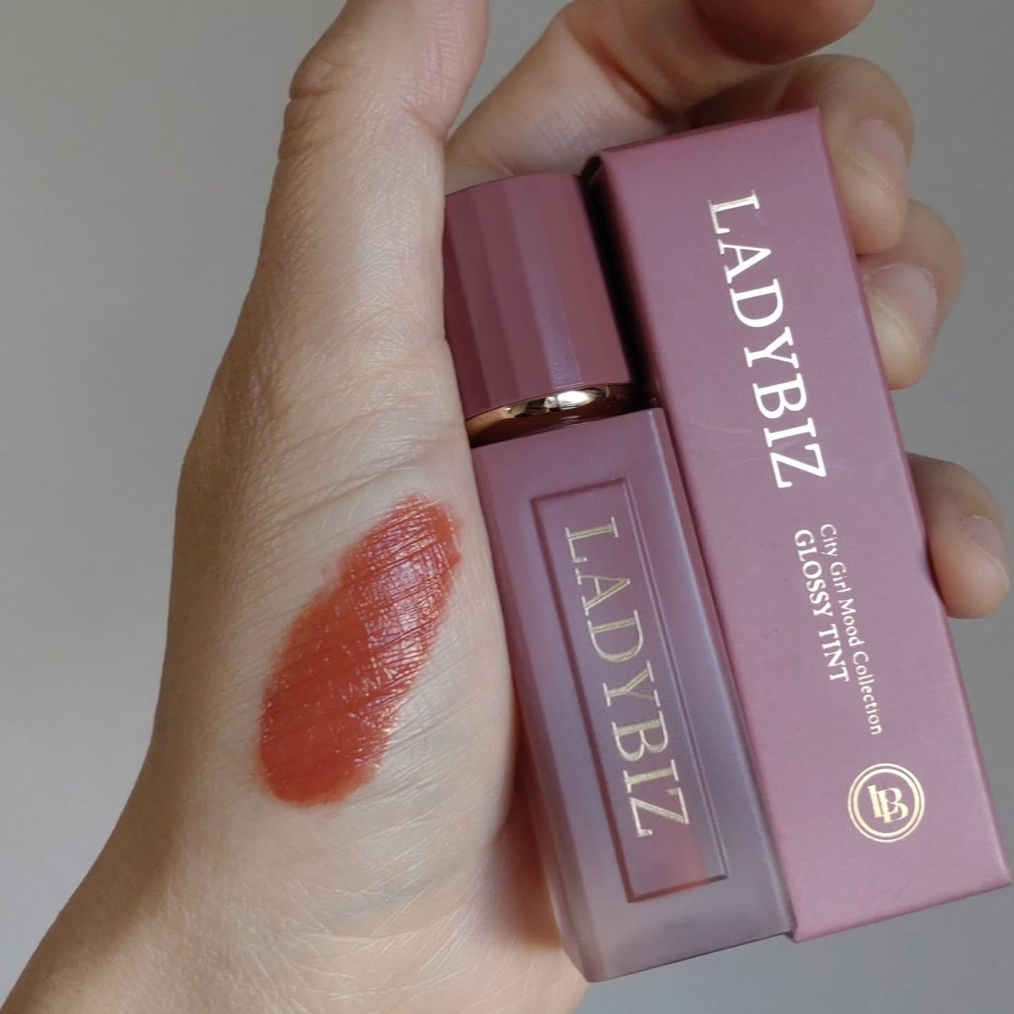 kt on LIPS 「LADYBIZグロッシーリップティント01ダスティベージュ#P..」(6枚目)