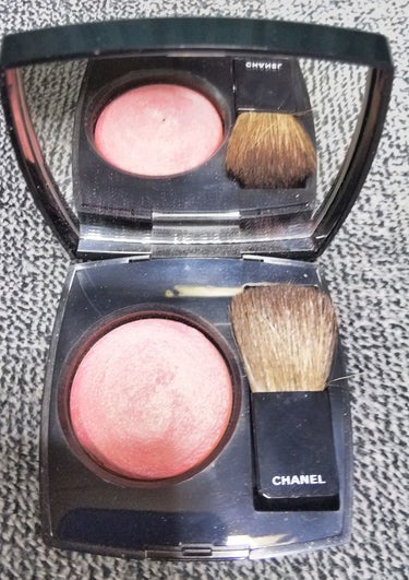 CHANEL ジュ コントゥラストのクチコミ「こんばんは！

次は、CHANELの有名チーク！
｢ジュ コントゥラスト｣ ローズグラシエ で.....」（1枚目）