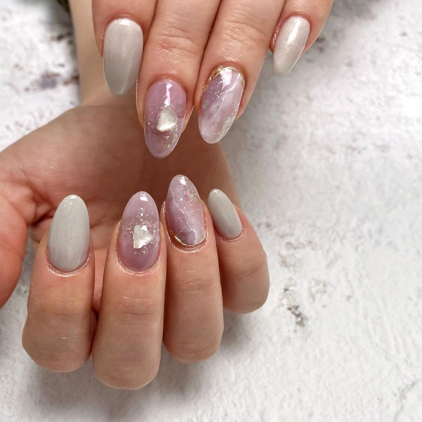 naomi on LIPS 「お客様nail♡最近、天然石のオーダーも増えてます🥺シェル可愛..」(1枚目)