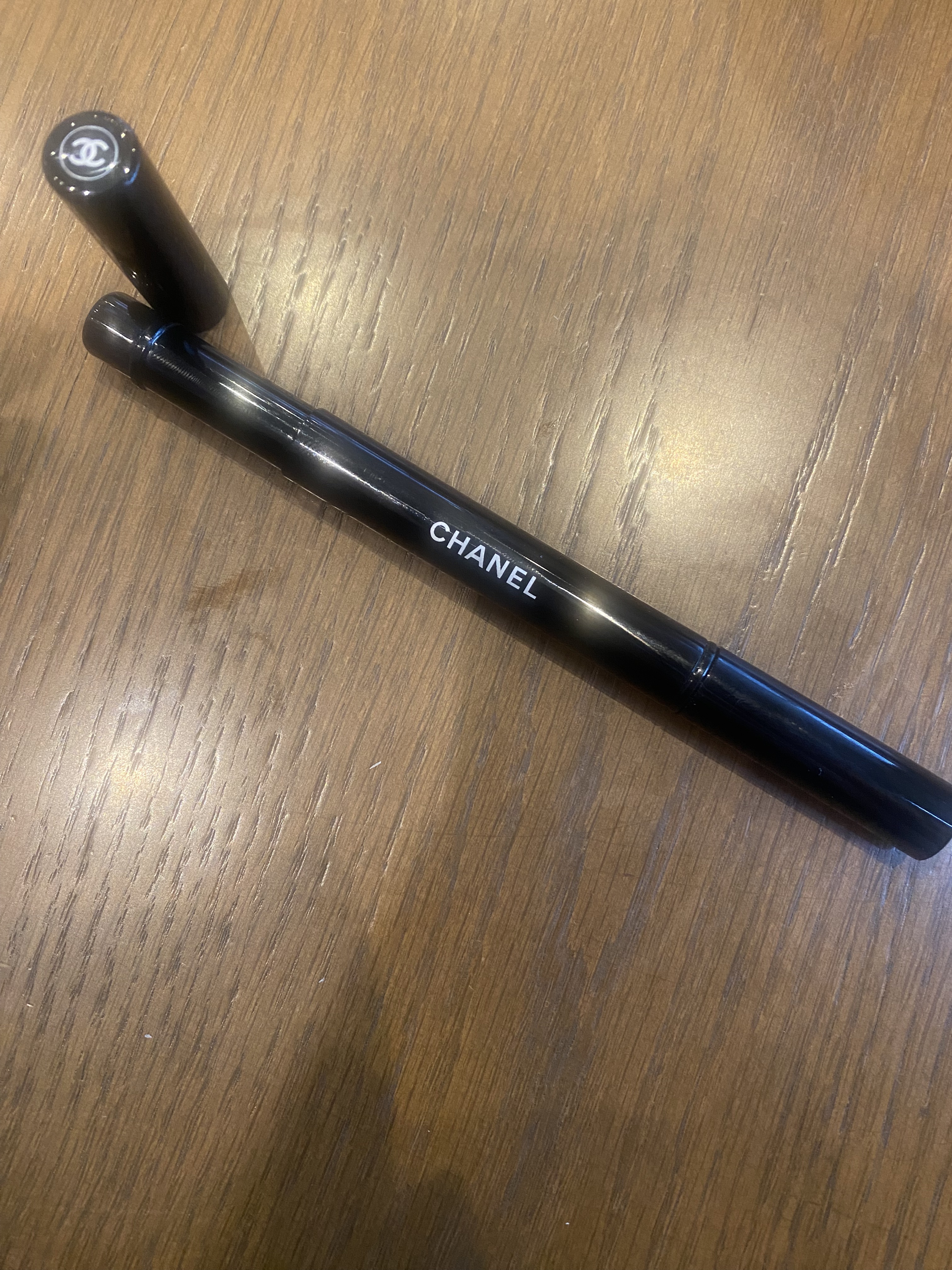 BOBBI BROWN クラシックブラシセットのクチコミ「持ち歩くメイクブラシ問題①

持ち手が長かったり、大切に使いたいのに毛先の痛みにつながりそうで.....」（3枚目）