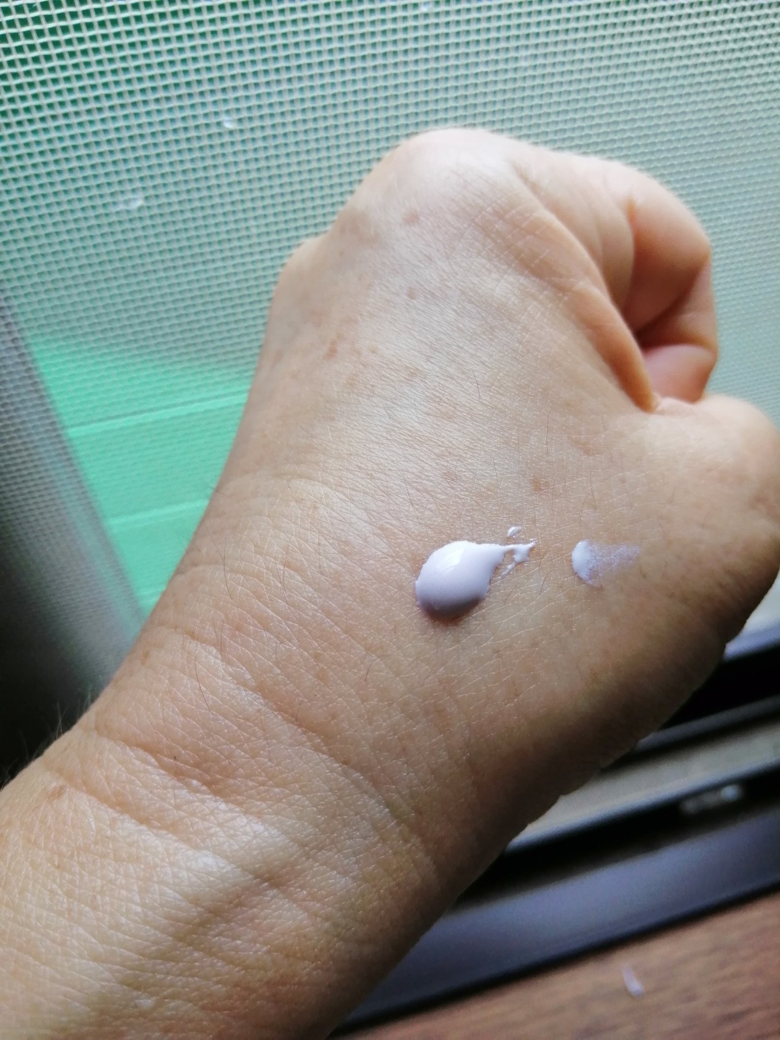 ブライトニングUV ジェル N/アネッサ/化粧下地を使ったクチコミ（3枚目）