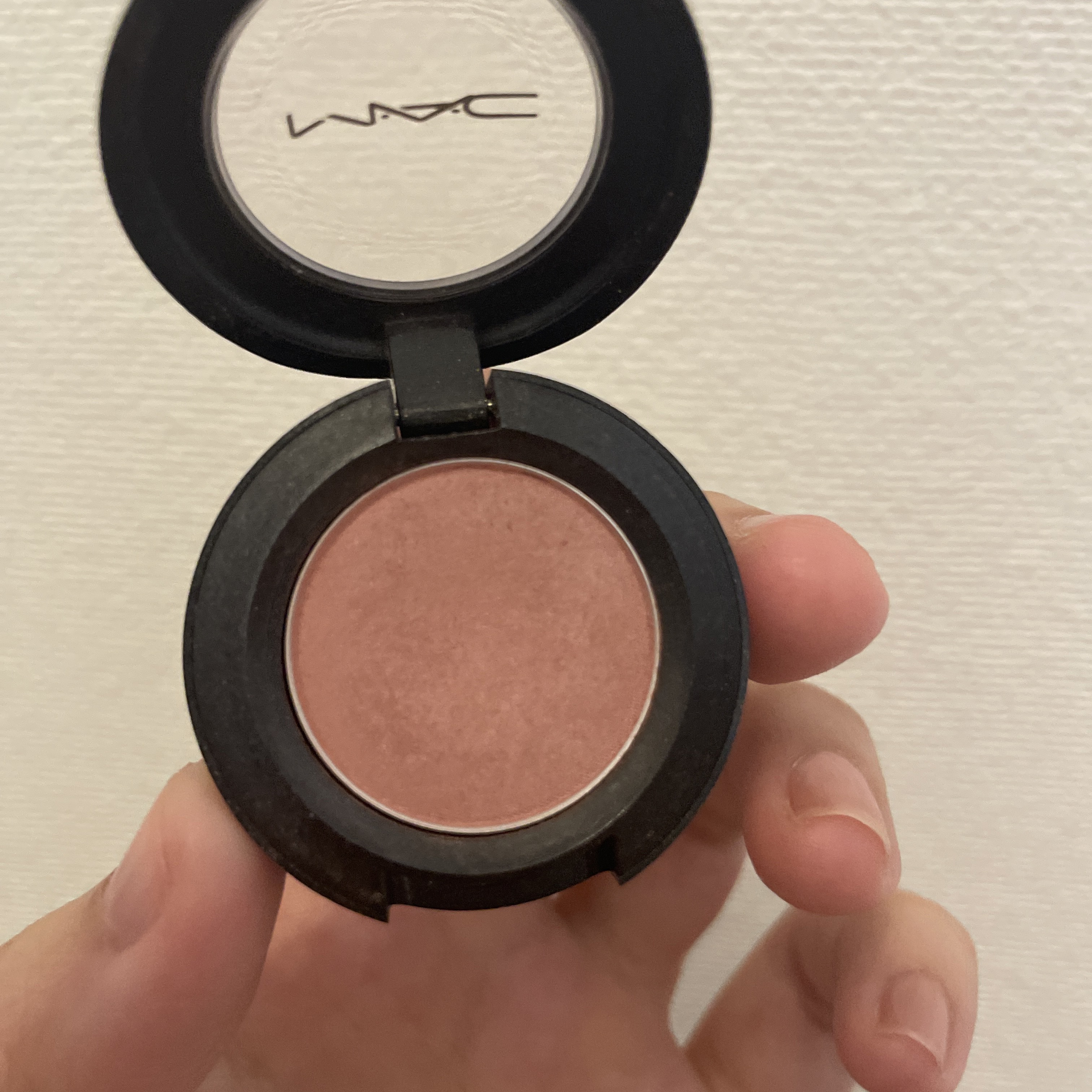 スモール アイシャドウ ガーリー/M・A・C/単色アイシャドウを使ったクチコミ（2枚目）