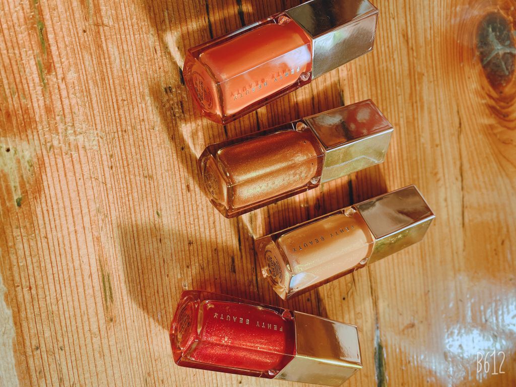 Glossy Posse Mini Gloss Bomb Set: Holo'Daze Edition/FENTY BEAUTY BY RIHANNA/リップグロスを使ったクチコミ（2枚目）