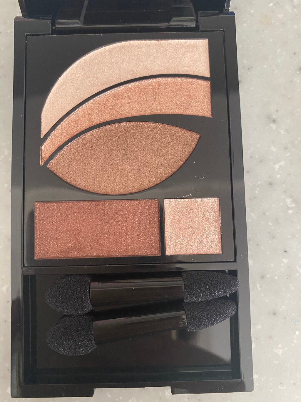 フォトレディ ディファイン & シェード/REVLON/アイシャドウパレットを使ったクチコミ(3枚目)