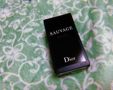 Dior ソヴァージュ オードゥ トワレのクチコミ「単純に好きで買ってしまったもの！
去年なんですが、どストライクすぎて、好きな人がこれ付けてたら.....」（2枚目）