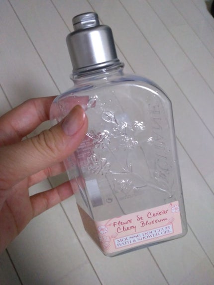 チェリーブロッサム シマーリングボディミルク/L'OCCITANE/ボディミルクを使ったクチコミ(1枚目)