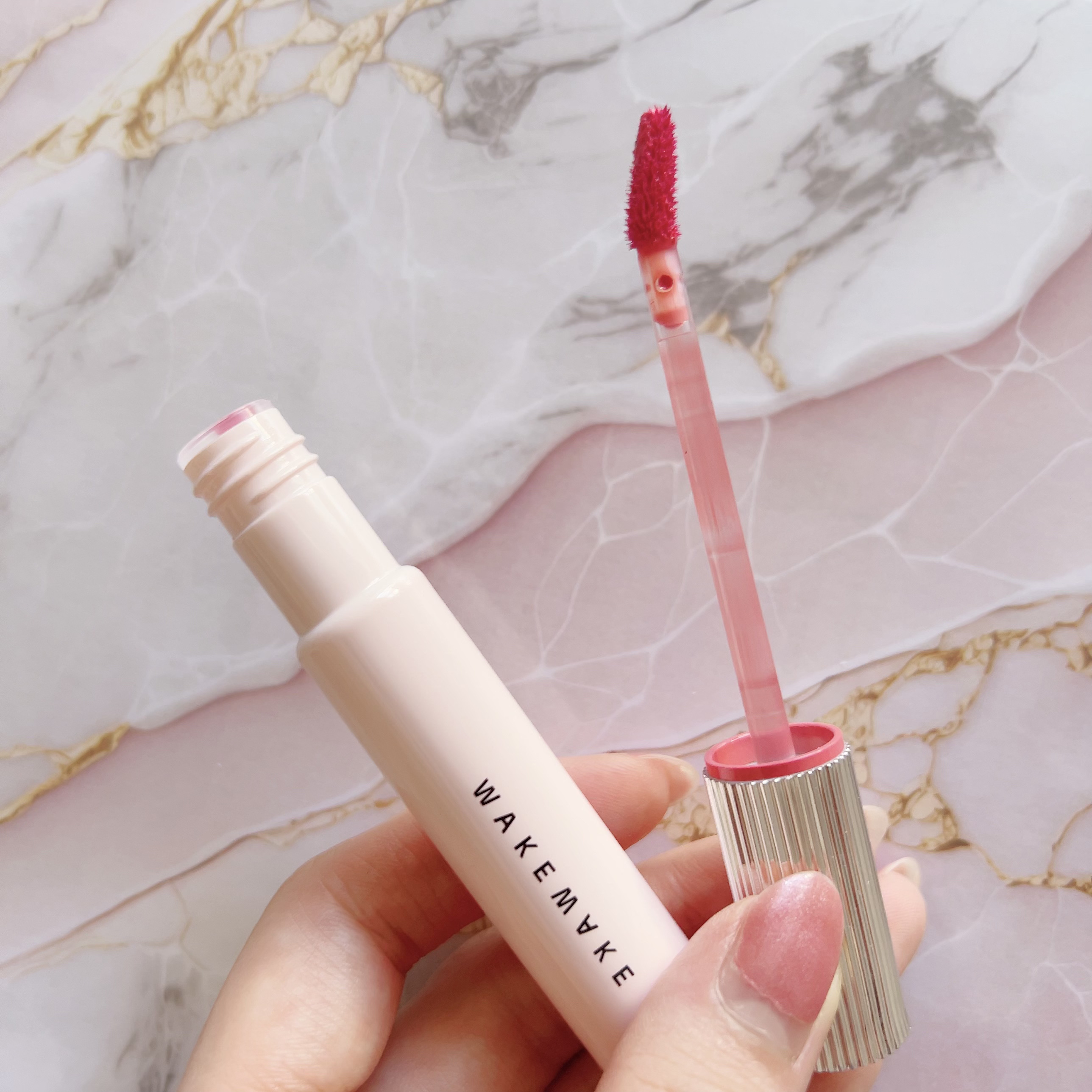 ウォーターブラーリングフィクシングティント/wakemake/リップティントを使ったクチコミ（3枚目）