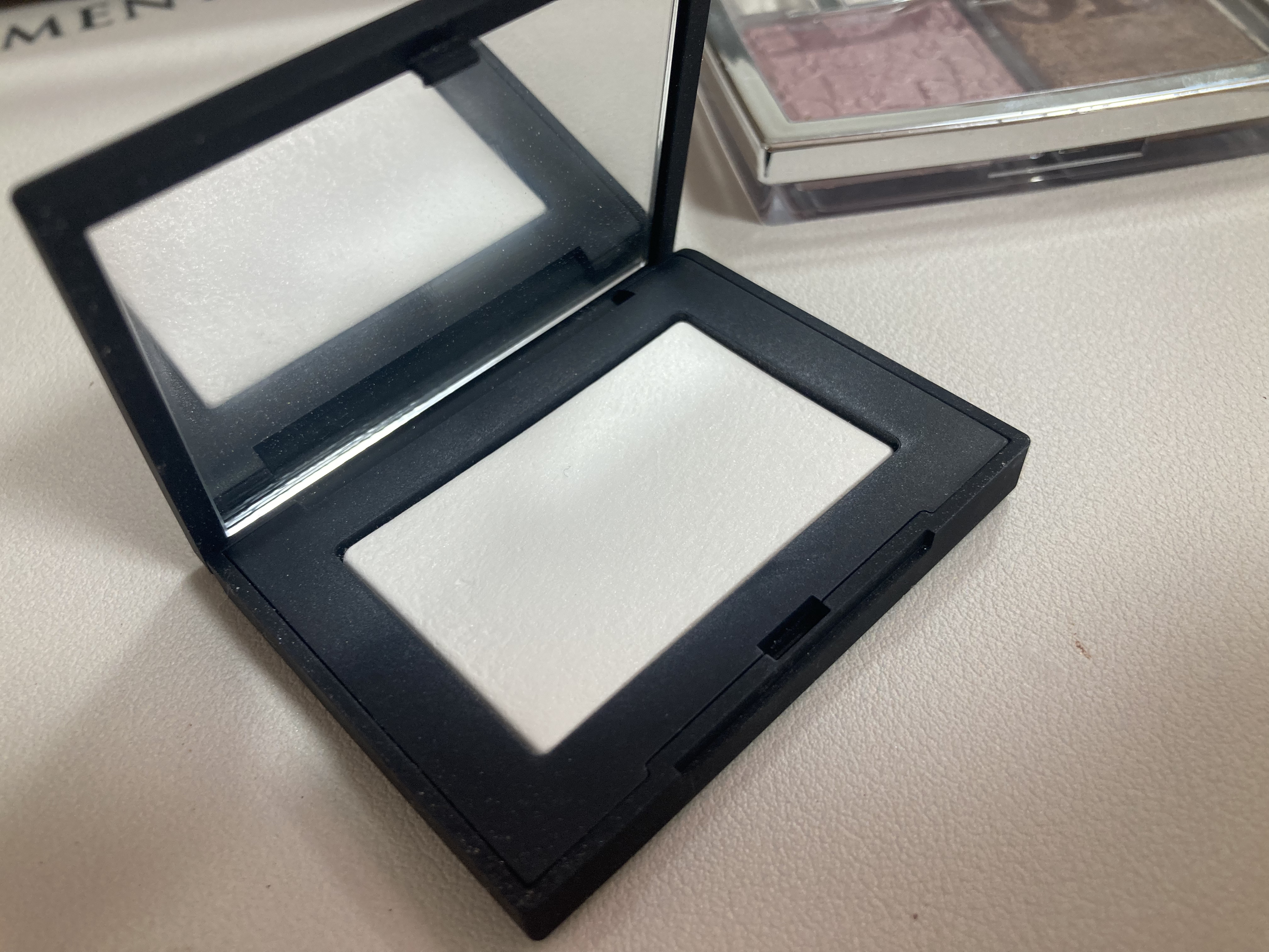 ライトリフレクティングセッティングパウダー　プレスト　N/NARS/プレストパウダーを使ったクチコミ（3枚目）