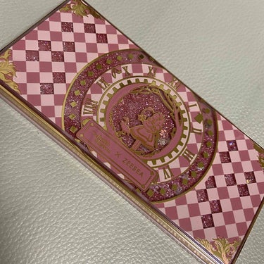 ZEESEA×大英博物館アリスアイシャドウパレット（12色）03桃色フラミンゴ 

以前、ハート女王のものとアリスのものを紹介したZEESEAのアリスシリーズのアイシャドウパレットの新色です👏🏼

あま