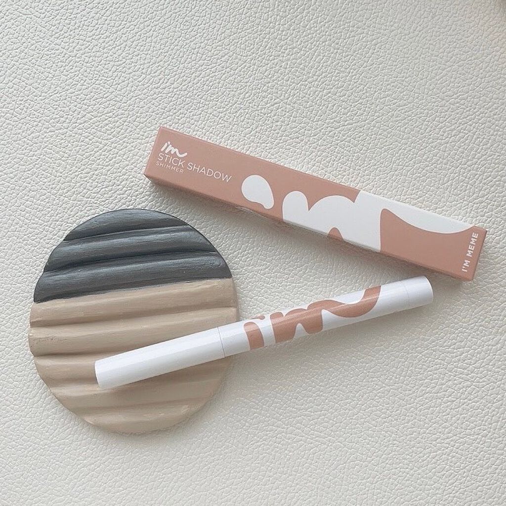 I'M MEME
スティックシャドウシマー 
002 ピーチコロネット

下瞼用アイライナーでラメのキラキラではないキラキラしすぎないものが欲しくて購入したこちら…

結果 きれいなパール感です♡

アイシャドウのベースにもなる少しクリーミ