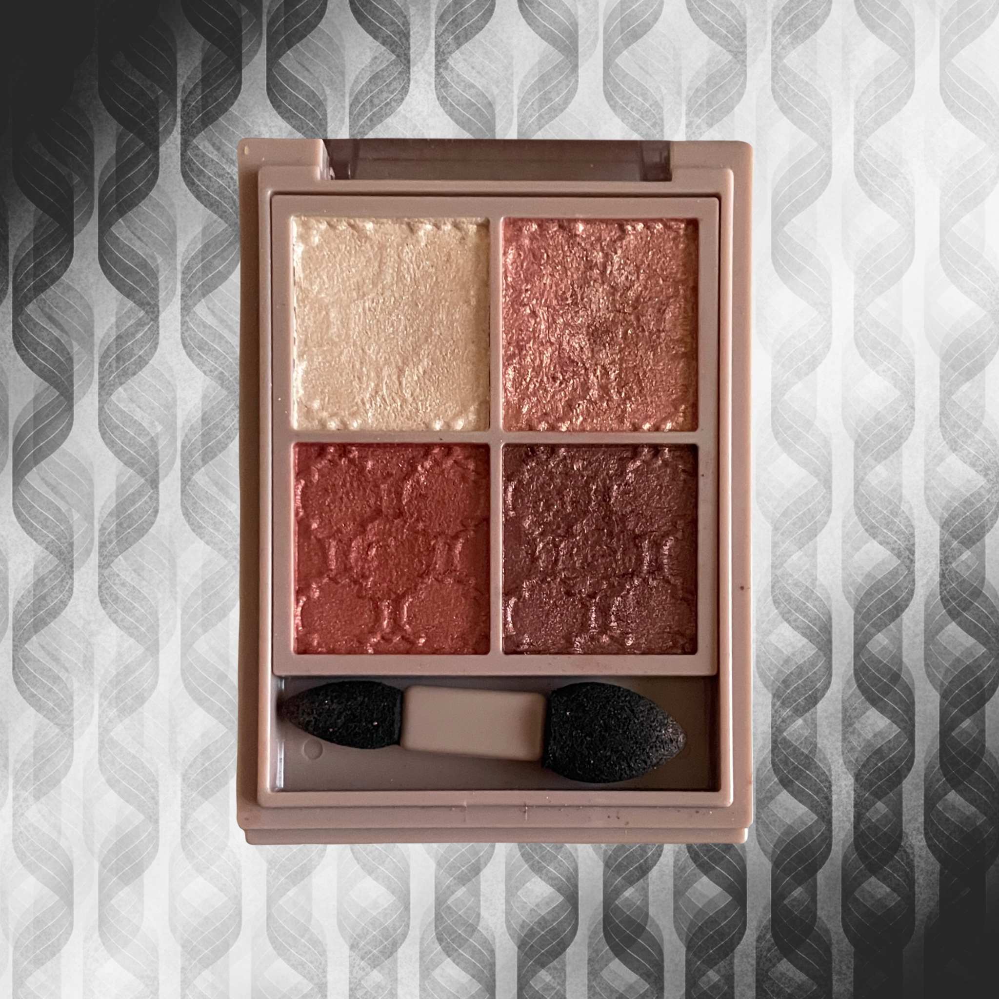 グロッシーリッチ アイズ N/Visée/アイシャドウパレットを使ったクチコミ（3枚目）