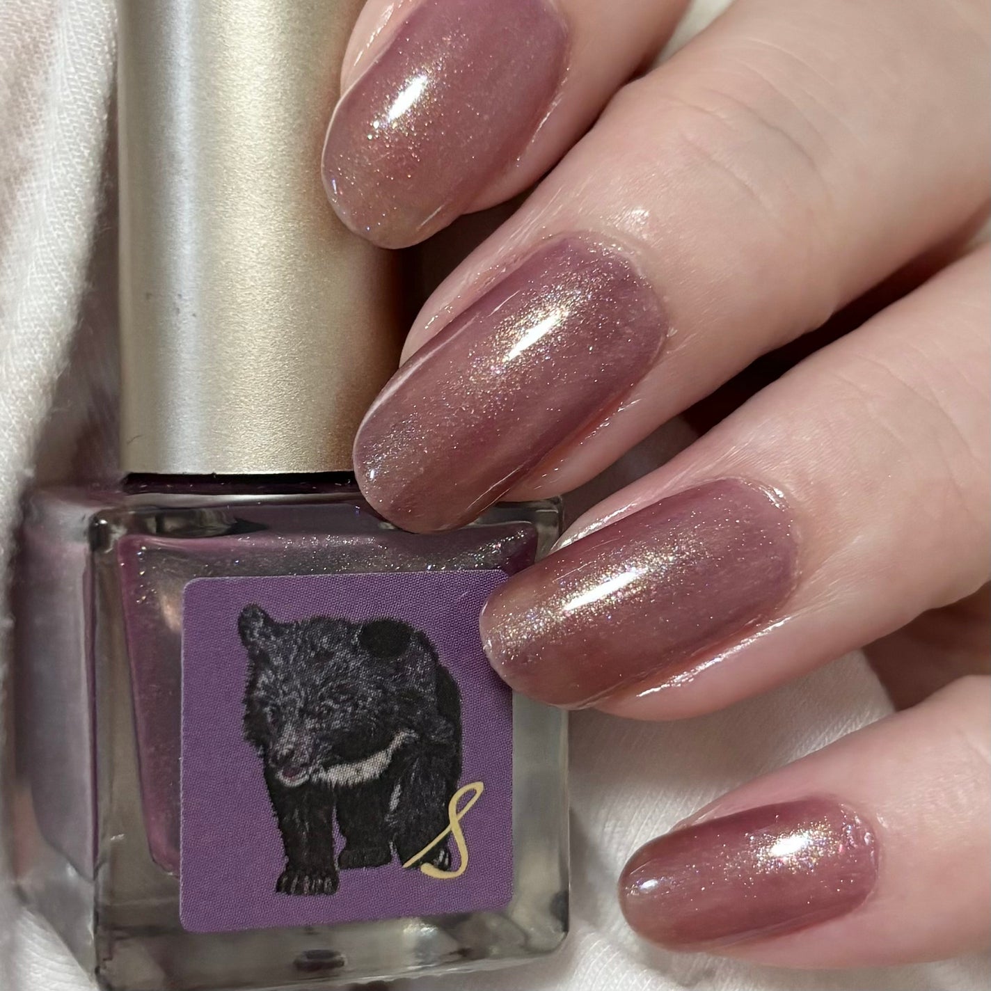 rabbit on LIPS 「ネイルエス アフタヌーンティー限定カラー一度塗りと2度塗りです..」(2枚目)