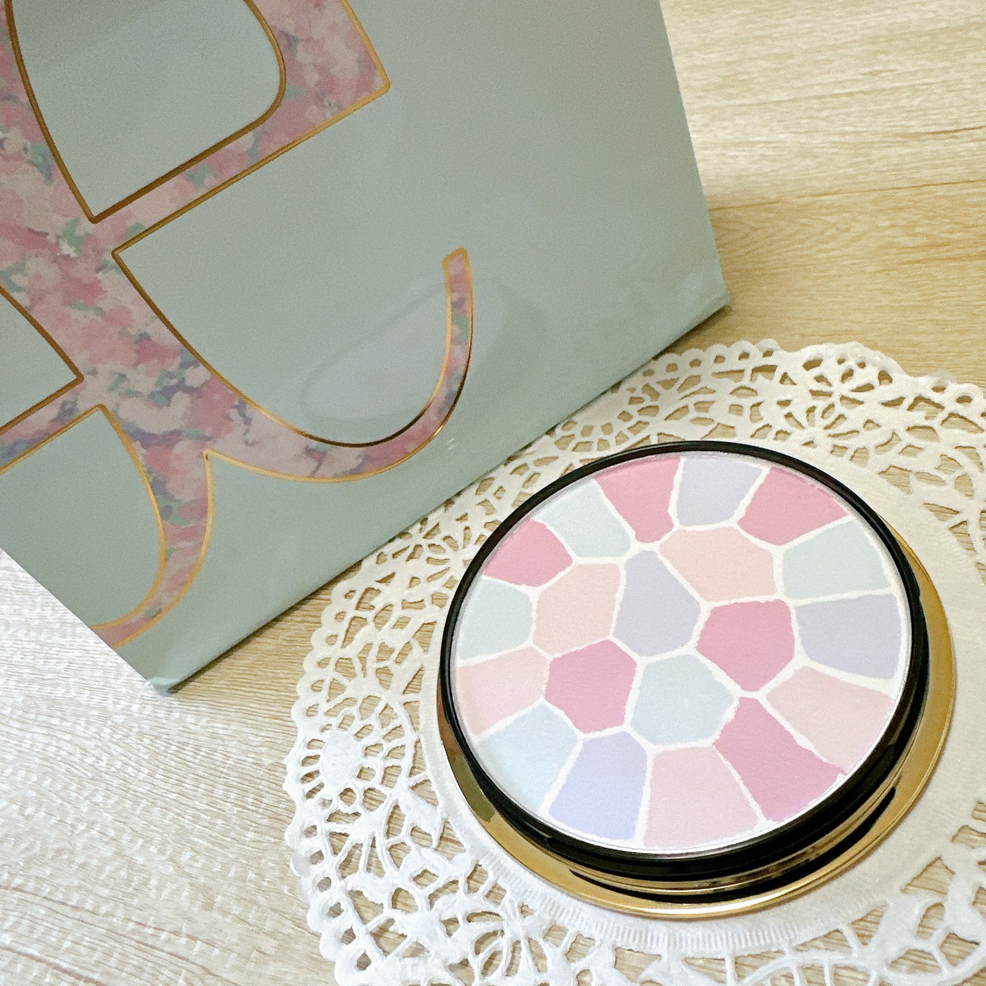 エレガンス ラ プードル オートニュアンス リクスィーズ/Elégance/プレストパウダーを使ったクチコミ(2枚目)